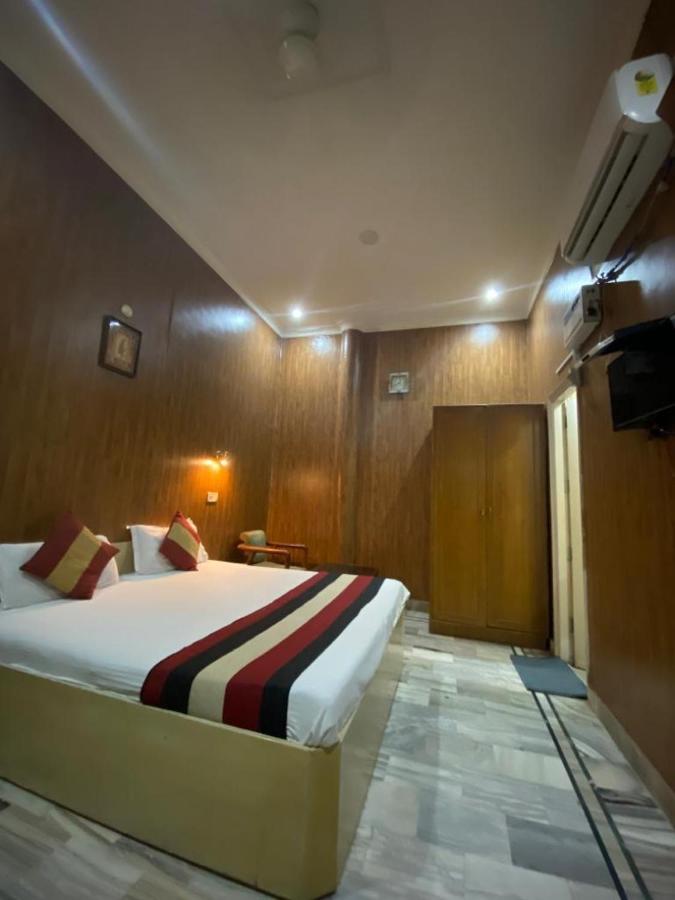 Lavi Hotel Hari Darshan - 10 Meter From Golden Temple Амритсар Экстерьер фото